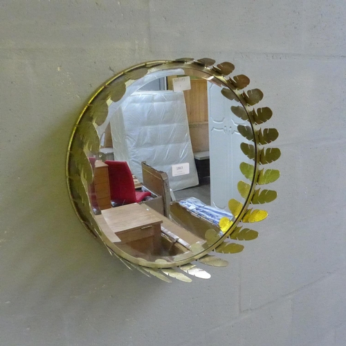 1909 - A round gilded leaf frame mirror