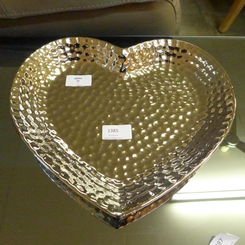 1385 - A silver ceramic dimple effect heart shaped dish (1784106)   #