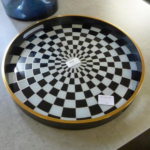 1416 - A circular black and white checkers design tray (MT50B15)   #