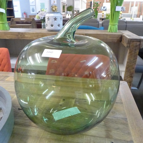 1440 - A recycled green glass apple (80103GR10)   #