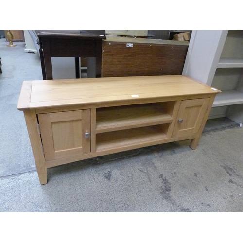 1847 - A Malvern shaker oak large TV unit (EV07-87) * this lot is subject to vat - damaged