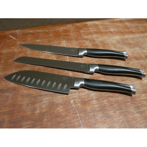 3102 - Jamie Oliver knives (205-412) * This Lot Is Subject To Vat