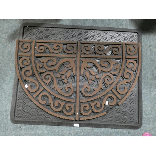 3204 - Primeur Boot Tray Mat (Damaged) and Apache Mills Commercial Entrance Mat (205-82, 101) * This Lot Is... 