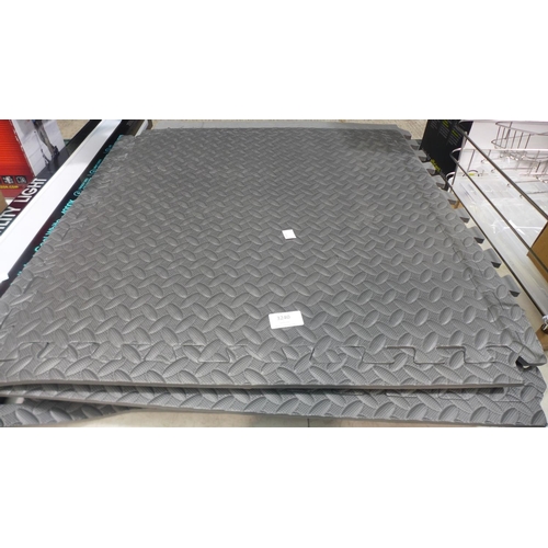 3240 - Best Step Flooring (205-277) * This Lot Is Subject To Vat