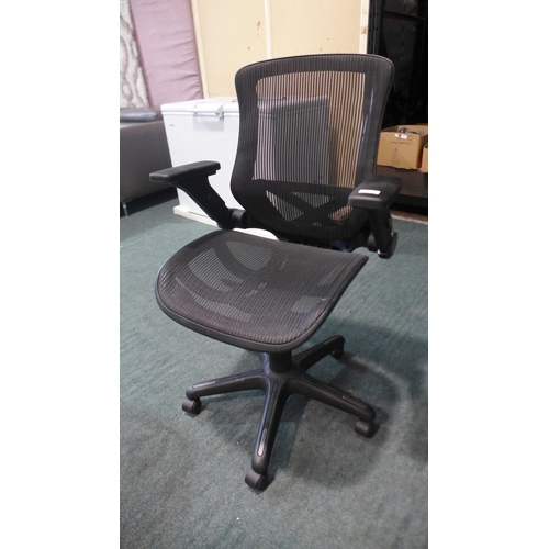 3277 - Bayside Mesh Office Chair (205-208) * This Lot Is Subject To Vat