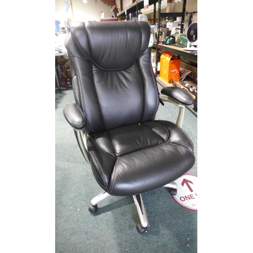 3318 - Leather Exec Chair        (205-406) * This Lot Is Subject To Vat