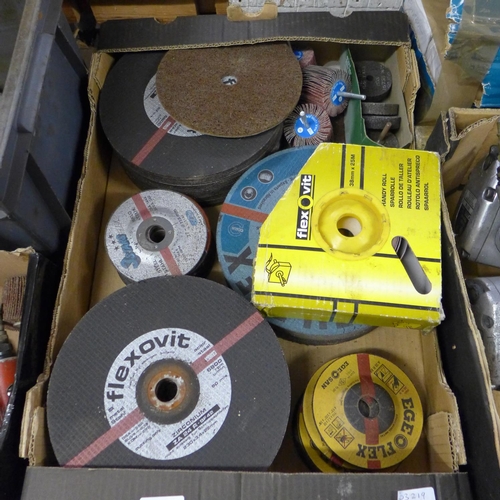 2005 - Quantity of cutting discs and grinding/polishing discs