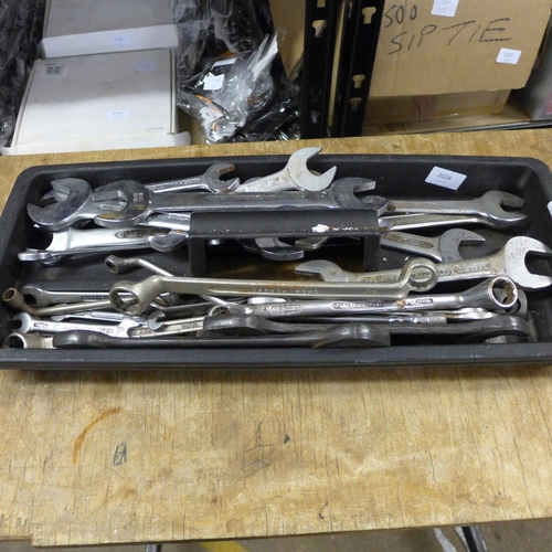 2028 - Tray of various spanners