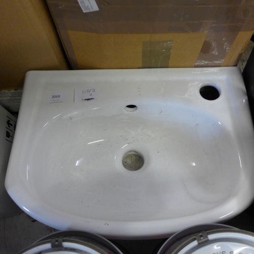 2068 - Small ceramic sink unit