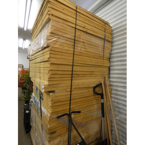 2669 - Pallet of approx. 60 foiled insulation boards - size approx. 4' x 4', thickness 30 to 45mm * this lo... 