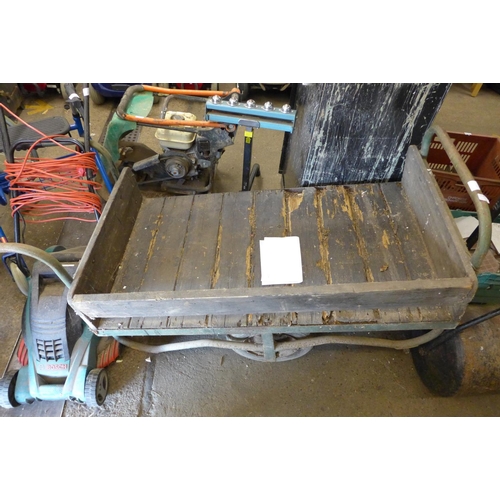 2580 - Wooden Trolley