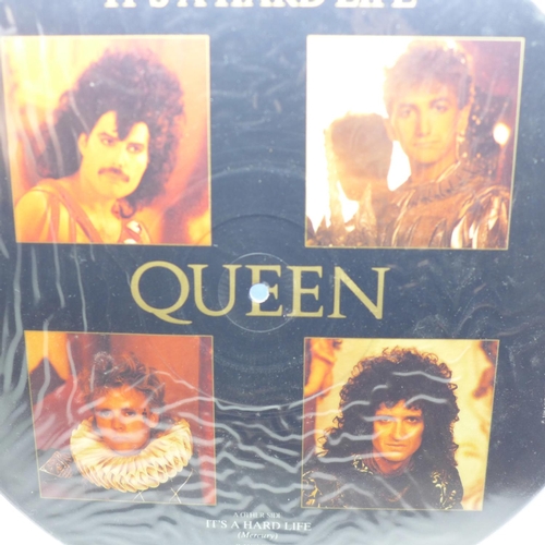 653 - Four picture disc records, Pat Benatar, Queen, Status Quo and Toto