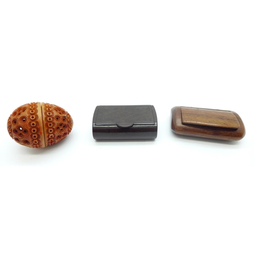 1125 - A Bakelite snuff box, one other snuff box and an egg shaped carved pomander