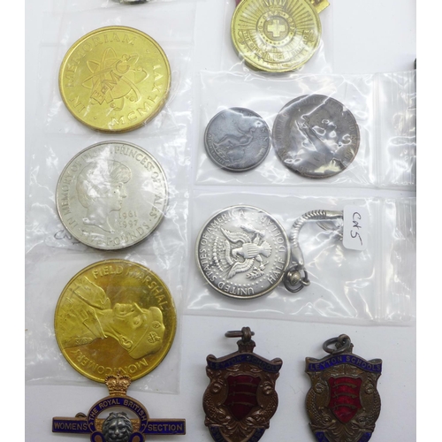 1128 - A collection of coins and medallions