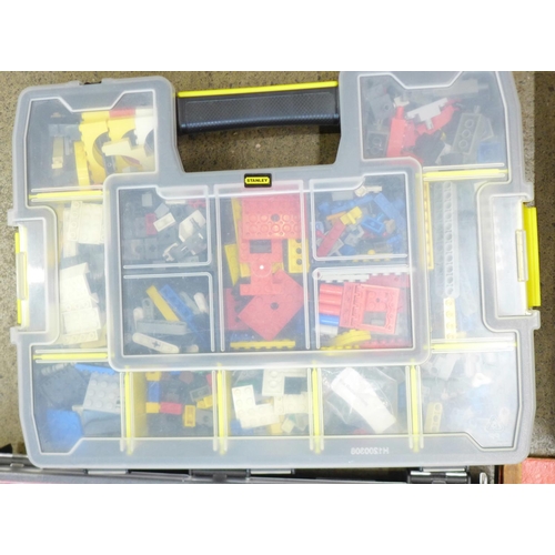 772 - A 1970's Lego box with approximately 1000 pieces and two other storage cases with a collection of Le... 