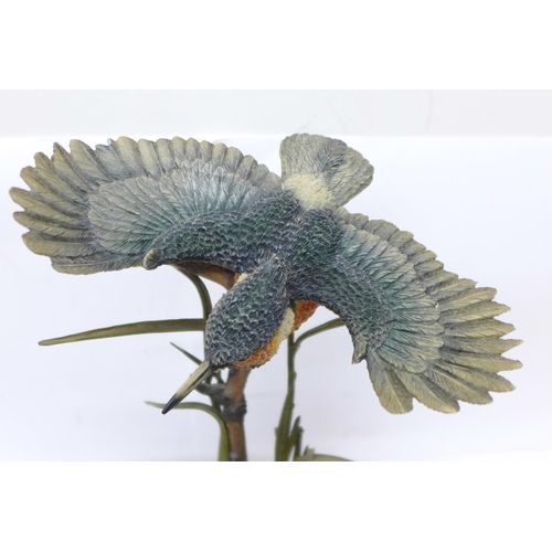 820 - A Country Artists kingfisher bird figure group