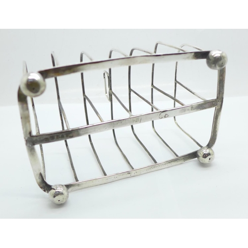 853 - A George III silver toast rack, London 1810, 205g