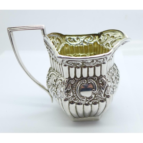 855 - A late Victorian silver cream jug, Levi & Salaman, Birmingham 1899, 82g