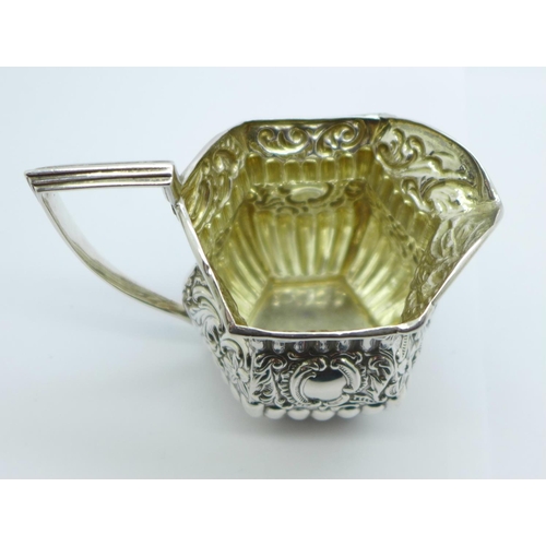 855 - A late Victorian silver cream jug, Levi & Salaman, Birmingham 1899, 82g