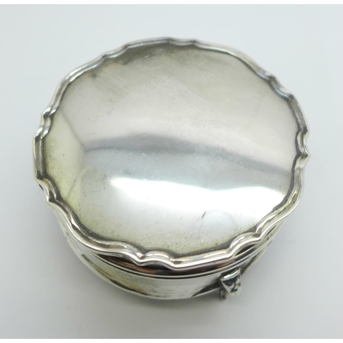 856 - A silver jewellery box, 7cm diameter