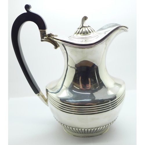 862 - A silver water jug, Sheffield 1912, 616g gross