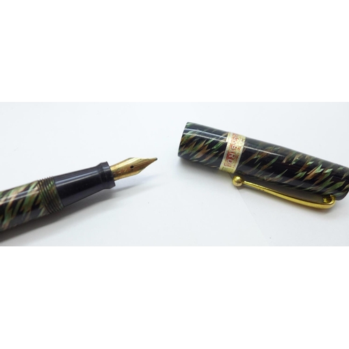 871 - A Blackbird fountain pen with 14ct gold nib and box