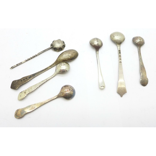 894 - Seven silver condiment spoons, 26g