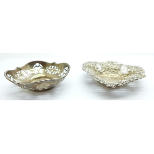 898 - Two pierced silver bon-bon dishes, 32g