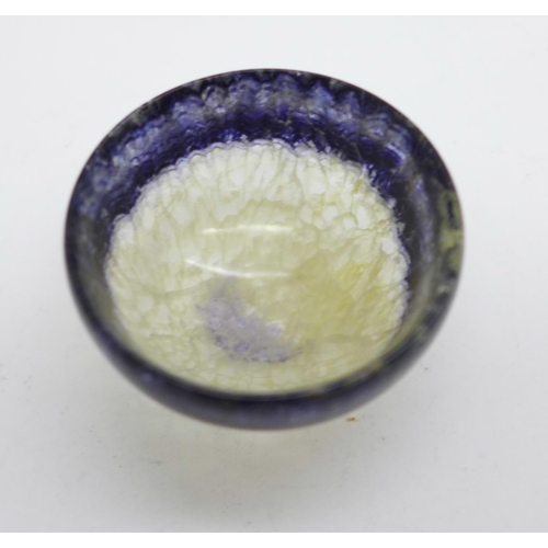 902 - A rare Millers vein Blue John miniature bowl, (39mm x 22mm), displaying complete radial banding