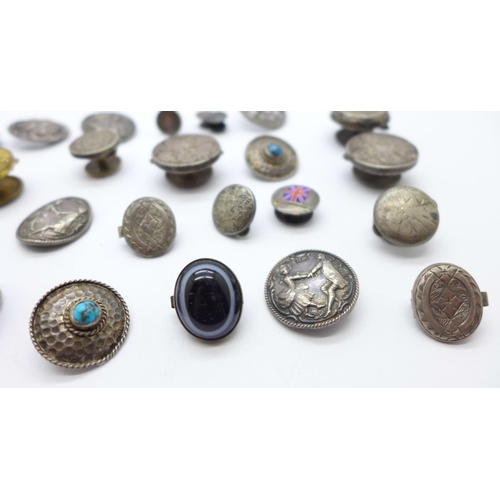 921 - Vintage buttons and studs, mainly silver fronted