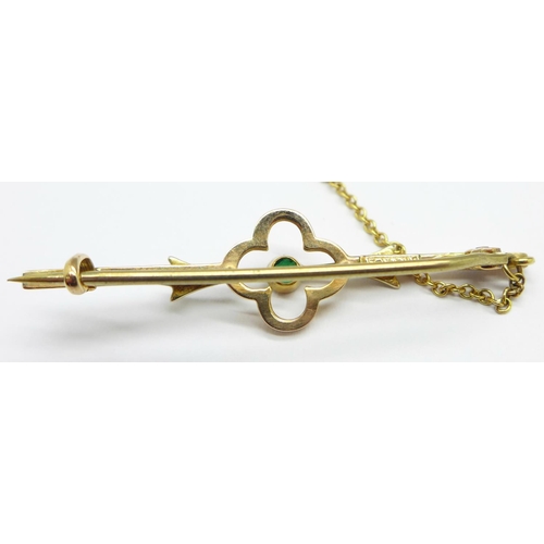 927 - A 9ct gold, seed pearl and green stone brooch, 2g