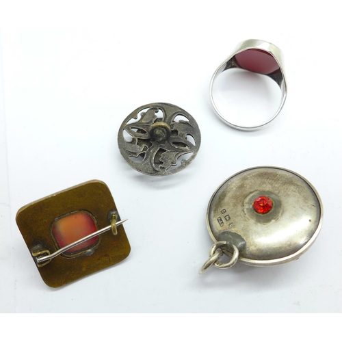 934 - A silver and abalone cabochon ring, a silver and cornelian ring, an enamel and orange stone brooch, ... 