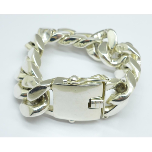 935 - A heavy silver bracelet, 324g, 22.5cm