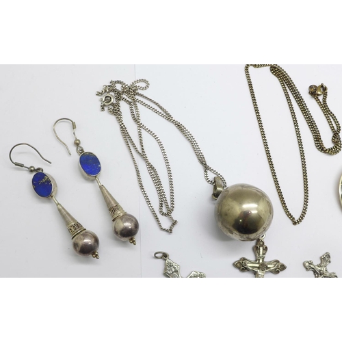 949 - A collection of jewellery including silver and abalone set