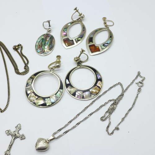 949 - A collection of jewellery including silver and abalone set