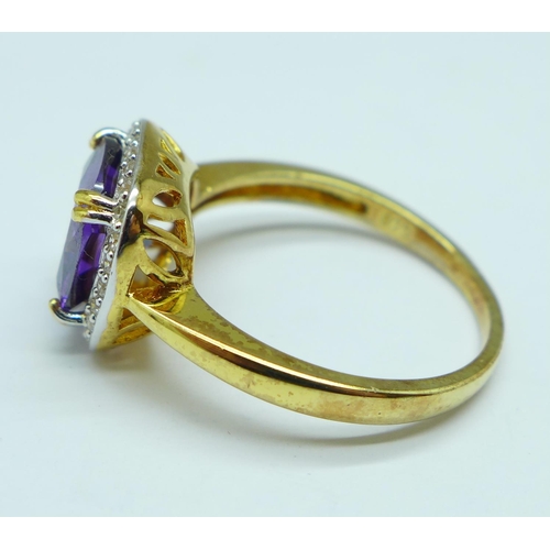 952 - A silver and amethyst cluster ring, V