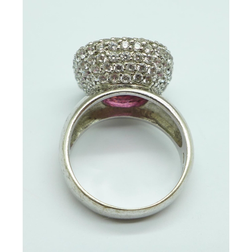 954 - A silver and large pink stone cluster ring, U