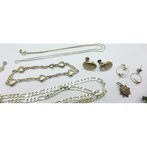 996 - A silver bracelet, other silver jewellery, two metal brooches and a silver thimble, (some a/f includ... 