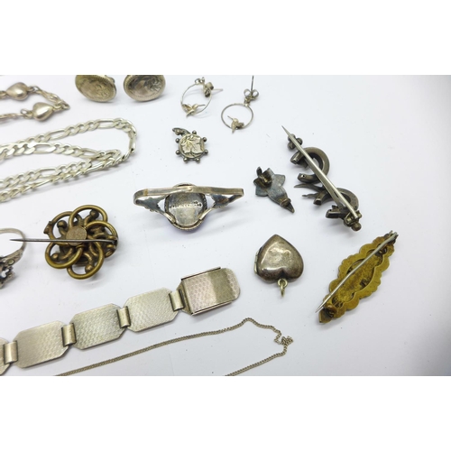 996 - A silver bracelet, other silver jewellery, two metal brooches and a silver thimble, (some a/f includ... 