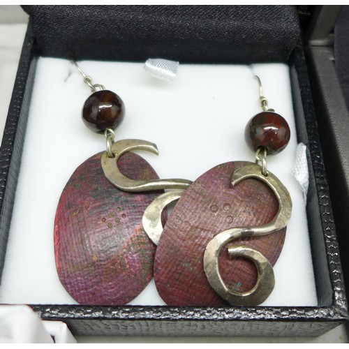 925B - A collection of silver jewellery including mother of pearl and other stone set items