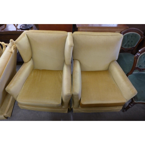297 - A gold fabric upholstered Knole settee and matching pair of armchairs