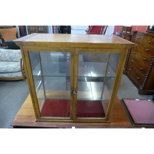 109 - A Victorian oak counter top display cabinet, The United Yeast Co. Ltd., Makers, Bristol