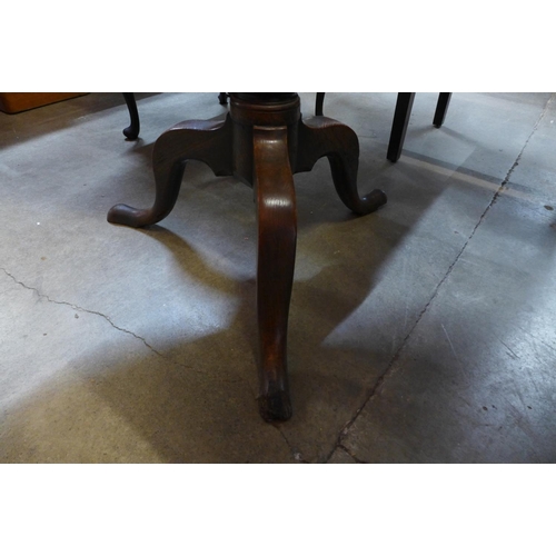 112 - A George III oak circular tilt-top tripod tea table