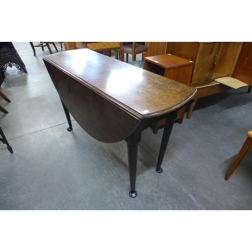 114 - A George II oak drop leaf dining table