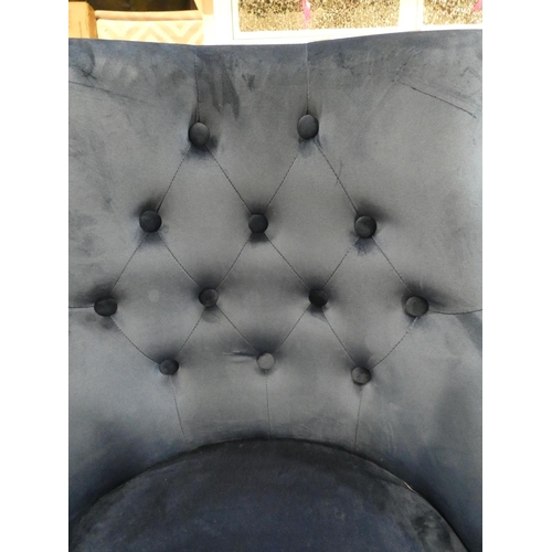 3135 - A pair of navy velvet buttoned chairs * this lot is subject to VAT