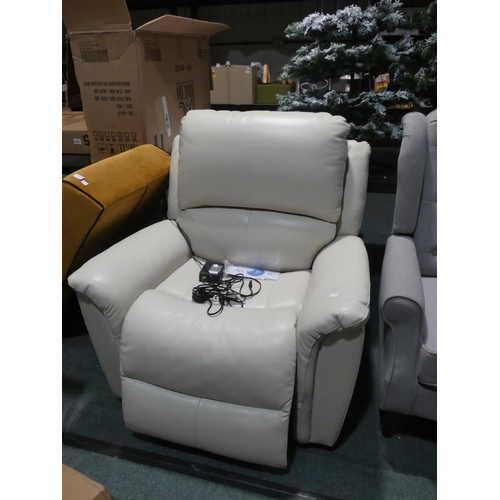 3196 - A cream leather La-Z-Boy electric reclining armchair (H105 x W100 x D90cm) * this lot is subject to ... 