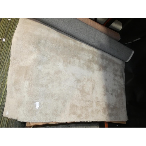 3243 - A cream shag pile rug (140 x 200cm) * this lot is subject to VAT (11 Nov)