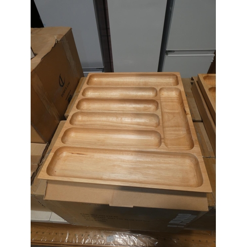 3313 - A lightwood cutlery organiser (520 x 420mm)