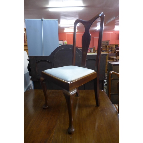 296 - A Victorian mahogany dining table, 75 cms h, 126 cms l, 107 cms w and six mahogany dining chairs