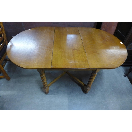 316 - An oak barleytwist draw-leaf table